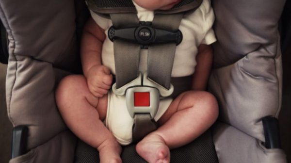 Πάτρα: Μωρό 15 μηνών κλειδώθηκε κατά λάθος στο αυτοκίνητο | tanea.gr
