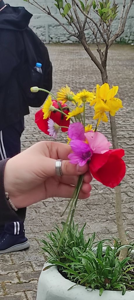 Δίστομο: Ενα μπουκέτο λουλούδια από τα νιάτα της Νίκαιας!