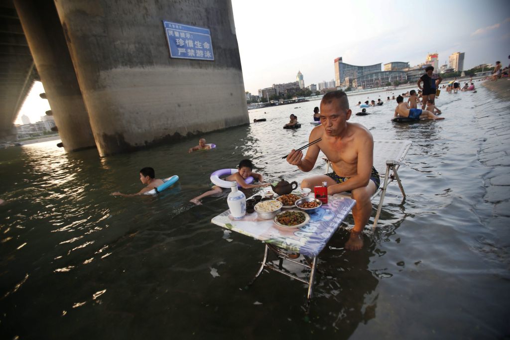 Καύσωνας στην Κίνα: Μεγάλες πόλεις «βράζουν» στη ζέστη, προειδοποίηση για νέες θερμοκρασίες ρεκόρ