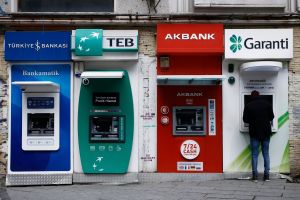 Τουρκική οικονομία: Πολίτες δεν μπορούσαν να σηκώσουν χρήματα από ΑΤΜ – «Έρχονται capital controls» λέει η αντιπολίτευση