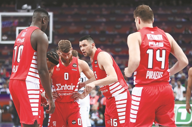 Προέχει το «παρών»