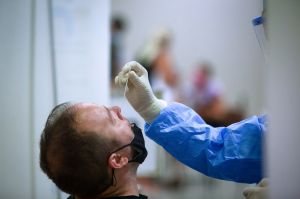 Κοροναϊός: 52 νεκροί και 61 διασωληνωμένοι