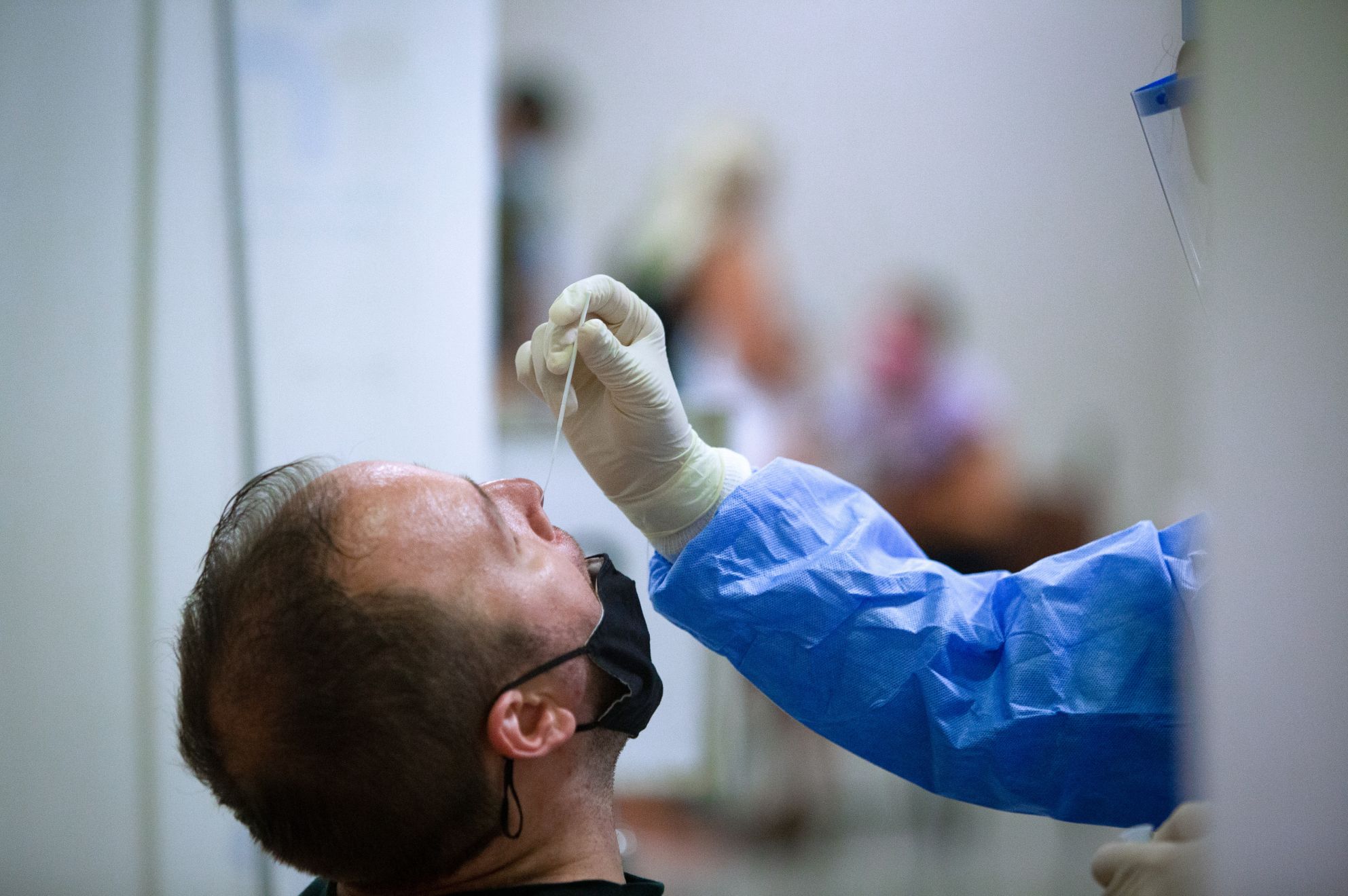 Κοροναϊός: 52 νεκροί και 61 διασωληνωμένοι