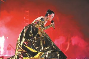 Η πραγματική «ολόχρυση» βασίλισσα ήταν τελικά η Κέιτι Πέρι…