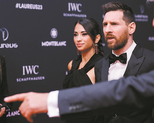 «Εξυπηρετείτε συμφέροντα»