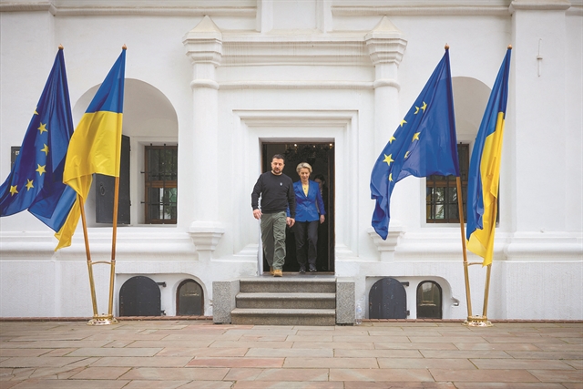 Ρωσικοί εορτασμοί στη σκιά της ουκρανικής αντεπίθεσης