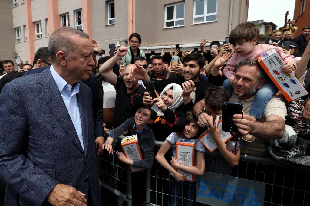 Ξαφνική επίσκεψη Ερντογάν στην Άγκυρα – Το μήνυμα μόλις έκλεισαν οι κάλπες