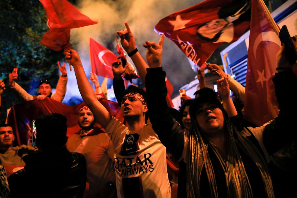 Στο άρμα των Γκρίζων Λύκων προσδένεται η Τουρκία – Ανησυχεί η Αθήνα;