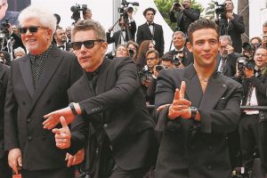 Ο Πέδρο Αλμοδόβαρ «πυροβολεί», ο Χάρισον Φορντ εγκαταλείπει