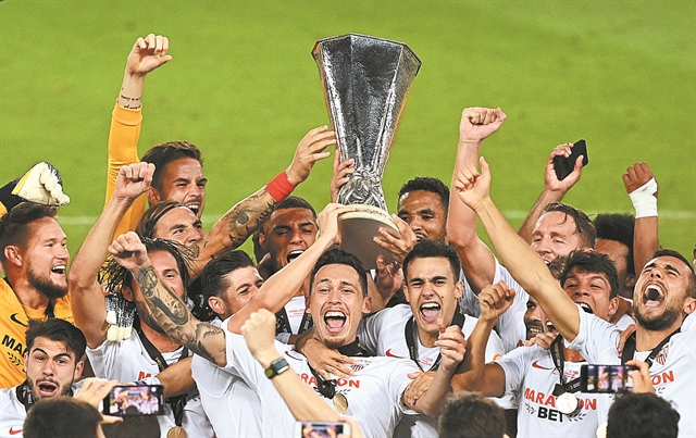 Ο άρχοντας διεκδικεί τα σκήπτρα