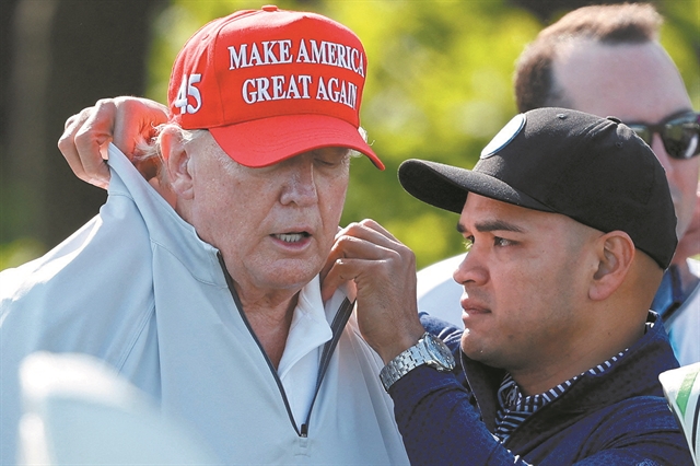 Αθώος δηλώνει ο βοηθός του Ντόναλντ Τραμπ για τα έγγραφα