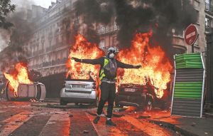 «Βάλτε έκτακτο φόρο στους πλούσιους»