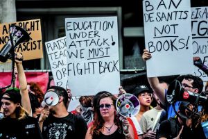 SOS για τις απαγορεύσεις βιβλίων