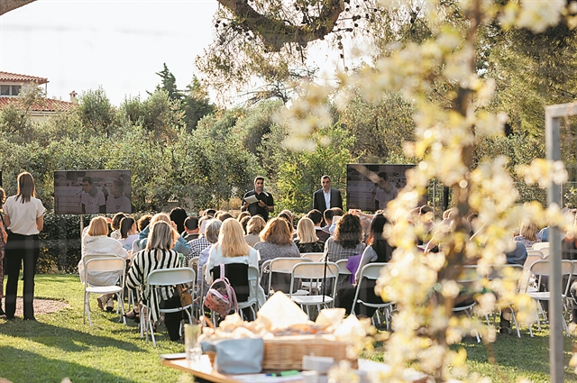 Στη ζεστή αγκαλιά του σωματείου «Η Χαρά»