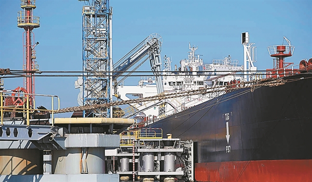 Εβδομάδα ανατροπών για ρωσικό πετρέλαιο και φυσικό αέριο