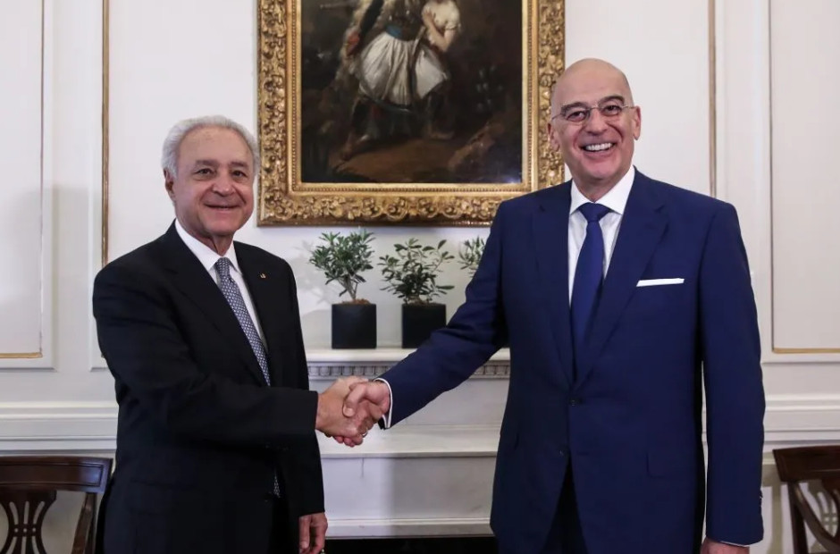 ΥΠΕΞ: Παράδοση Δένδια στον Βασίλη Κασκαρέλη – «Επιστρέφω για λίγο στο δεύτερο σπίτι μου»