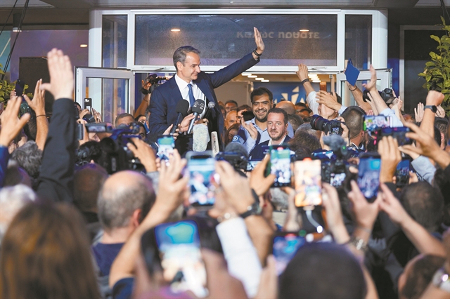 Το «πολιτικό big bang» αιφνιδίασε και την Πειραιώς