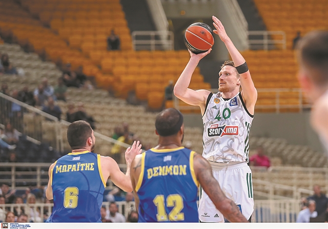 Μία νίκη μακριά από τους τελικούς