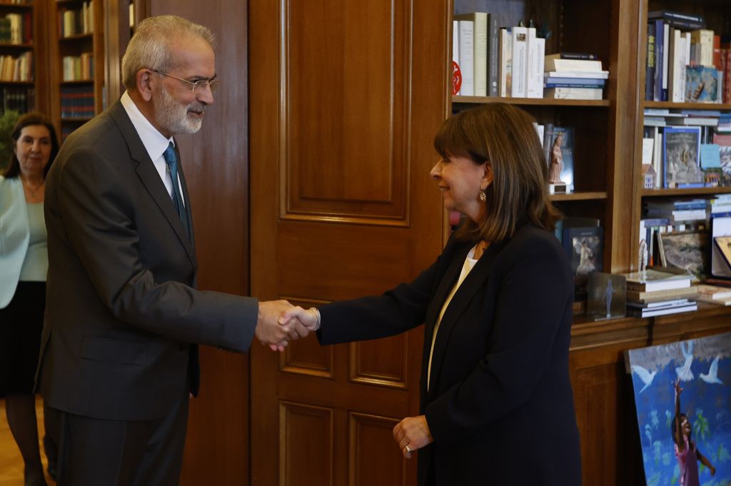 Live οι πολιτικές εξελίξεις: Στο Προεδρικό Μέγαρο ο Ιωάννης Σαρμάς