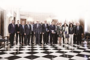 Υπουργέ έχετε ένα νέο μήνυμα…