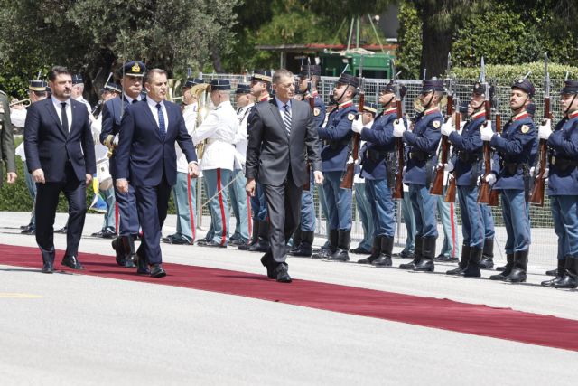Υπουργείο Άμυνας: Παράδοση Παναγιωτόπουλου στον Αλκιβιάδη Στεφανή – «Αποστολή εξετελέσθη»