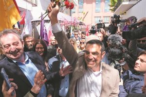 Οι υποκλοπές ξανά στο επίκεντρο