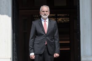 Υπηρεσιακή κυβέρνηση: Ορκίζεται στις 12 η κυβέρνηση Σαρμά