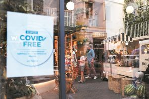 Κοροναϊός: Κι όμως είναι ακόμη εδώ