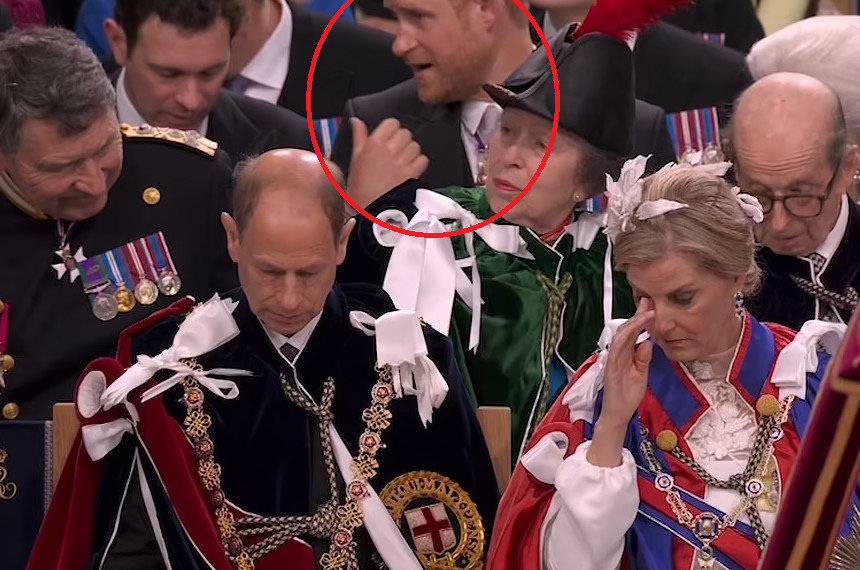 Σαν κυνηγημένος έφυγε ο Χάρι από τη στέψη του Βασιλιά Καρόλου