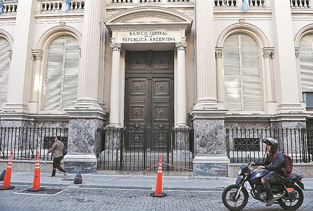 Αργεντινή: Ενα βήμα από τη δέκατη χρεοκοπία σε 200 χρόνια