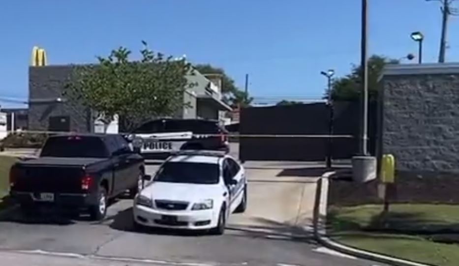 Οικογενειακή τραγωδία – Σκότωσε τη μητέρα, τη γιαγιά του, μία γυναίκα και αυτοκτόνησε