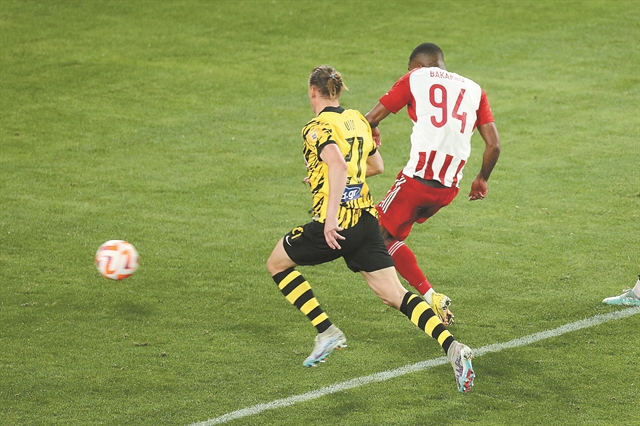 Στο ίδιο έργο θεατές…