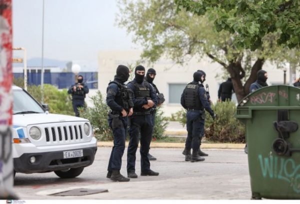 Επιασαν ανήλικους διακινητές ναρκωτικών στις φοιτητικές εστίες Ζωγράφου