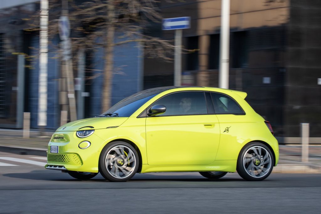 Abarth 500e: O …Σκορπιός ηλεκτρίζει και μπαίνει στην οικογένεια των EV