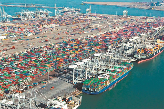 Λιγότερα εμπορευματοκιβώτια στα ευρωπαϊκά λιμάνια