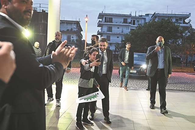 ΕΚΛΟΓΙΚΑ ΕΝ ΤΑΧΕΙ