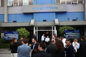 ΝΔ για exit poll: «Ο στόχος μας για καθαρή νίκη με διαφορά επιτυγχάνεται»