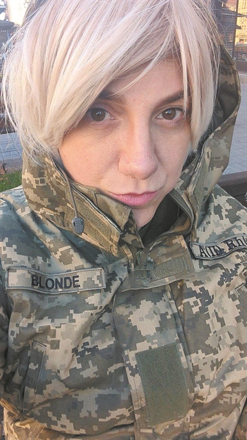 Η τρανς λοχίας του ουκρανικού στρατού που επικήρυξε ο Πούτιν