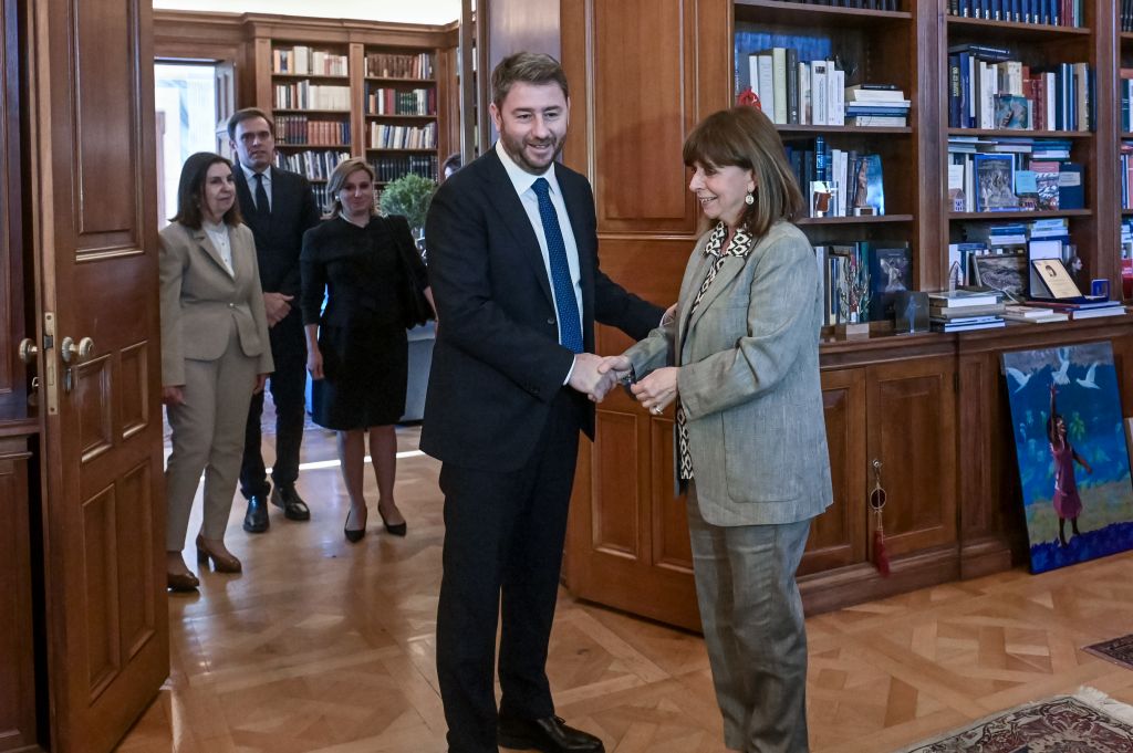 Επέστρεψε τη διερευνητική εντολή ο Ανδρουλάκης