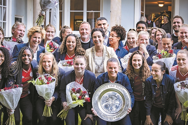 «Αρωμα» σεξισμού στον Αγιαξ