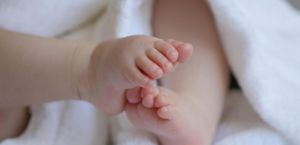 Έξι μήνες με αναστολή στην 22χρονη που άφησε το βρέφος της μέσα σε αυτοκίνητο για να πάει για ψώνια