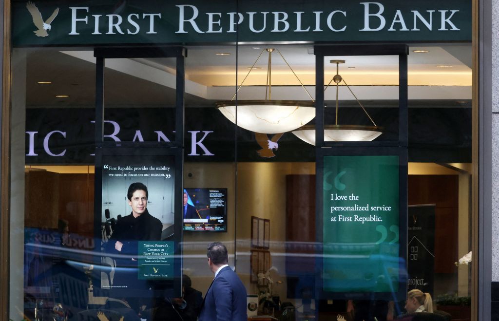 ΗΠΑ: Υπό έλεγχο η FRB – Η τρίτη μεγάλη τράπεζα που καταρρέει σε δύο μήνες