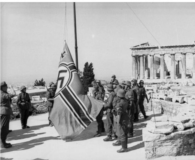 Μανώλης Γλέζος: Πριν 82 χρόνια κατέβασε τη σημαία με τη σβάστικα από την Ακρόπολη