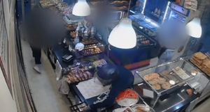 Ληστεία: Ενοπλος εισέβαλε σε φούρνο στα βόρεια προάστια