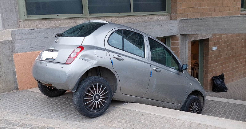 Κρήτη: Αυτοκίνητο βρέθηκε «παρκαρισμένο» στα σκαλιά του Πολιτιστικού Κέντρου στην Κρήτη