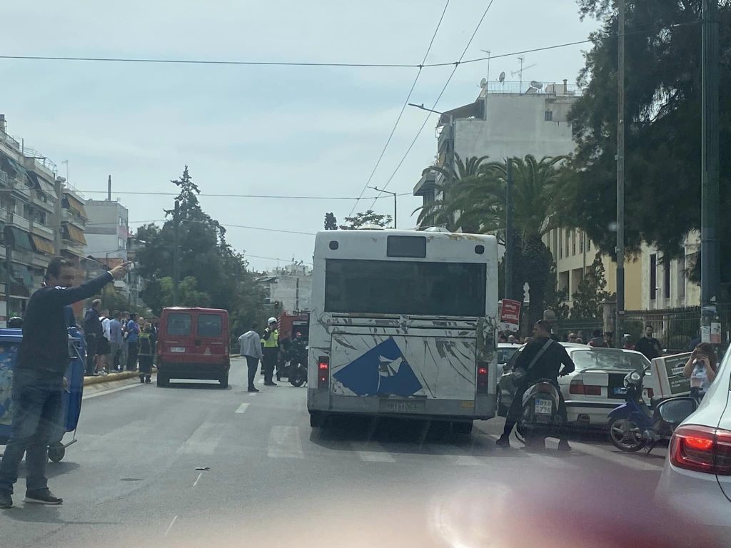 Νεκρό στην άσφαλτο 12χρονο κορίτσι – Τη σκότωσε αυτοκίνητο στην Καλλιθέα