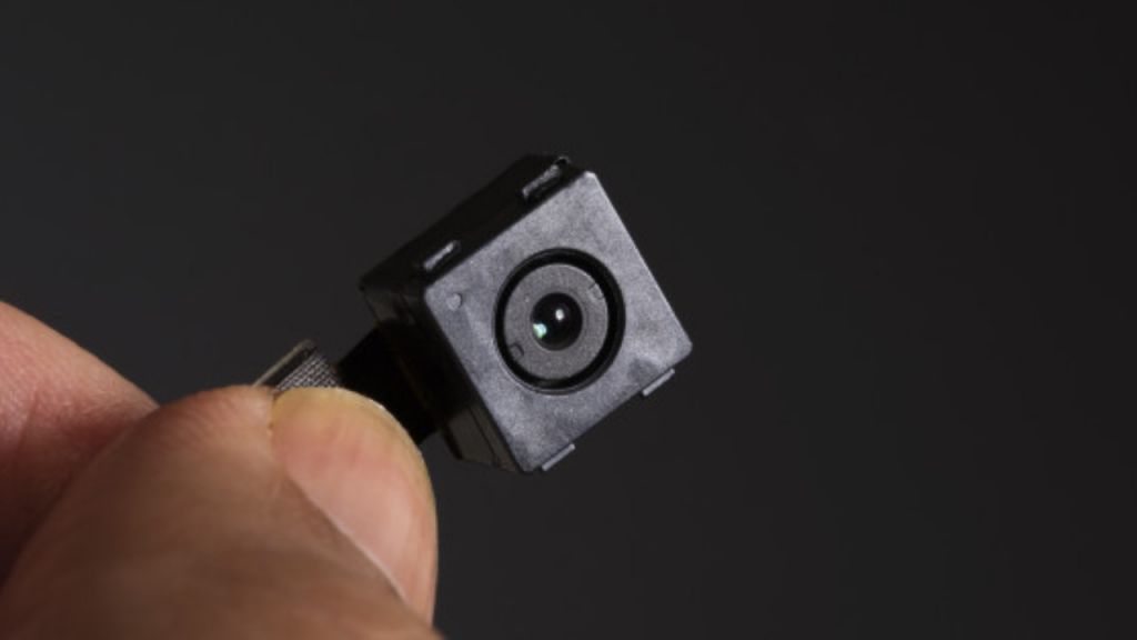 Συνελήφθη 49χρονος που κατέγραφε με κρυφή κάμερα γυμνή την 15χρονη κόρη του