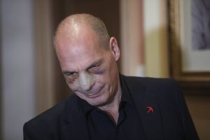 Μία σύλληψη για τον ξυλοδαρμό του Βαρουφάκη στα Εξάρχεια