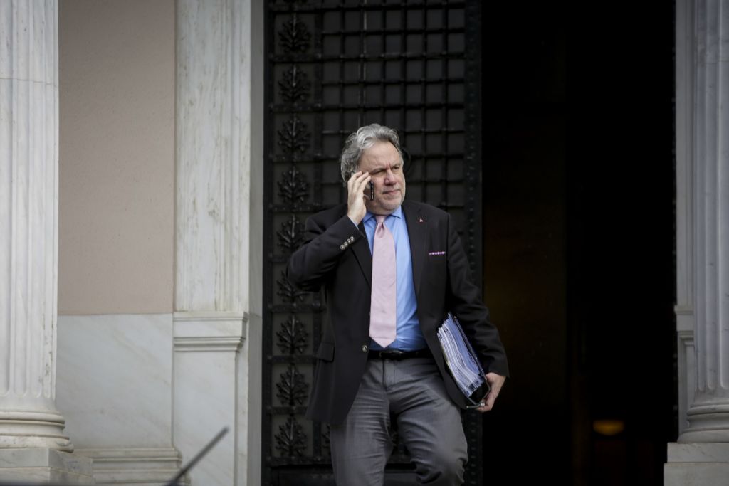 Γιώργος Κατρούγκαλος: Μπαράζ αντιδράσεων από το «αυτογκόλ» – Το «άδειασμα» Τσίπρα