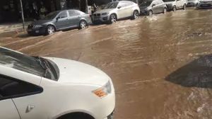 Θεσσαλονίκη: Έσπασε αγωγός της ΕΥΑΘ έξω από τα Δικαστήρια – Πλημμύρισε ο δρόμος